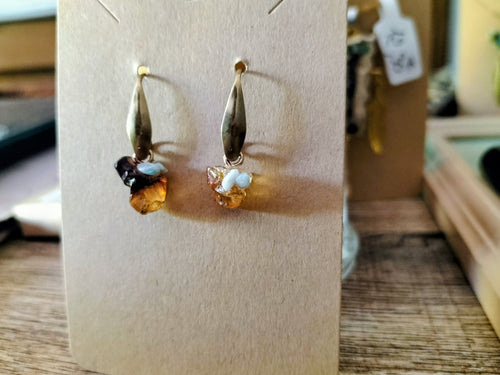 Ambre paire de boucles d'oreilles avec paillettes de turquoise et résine de cerisier