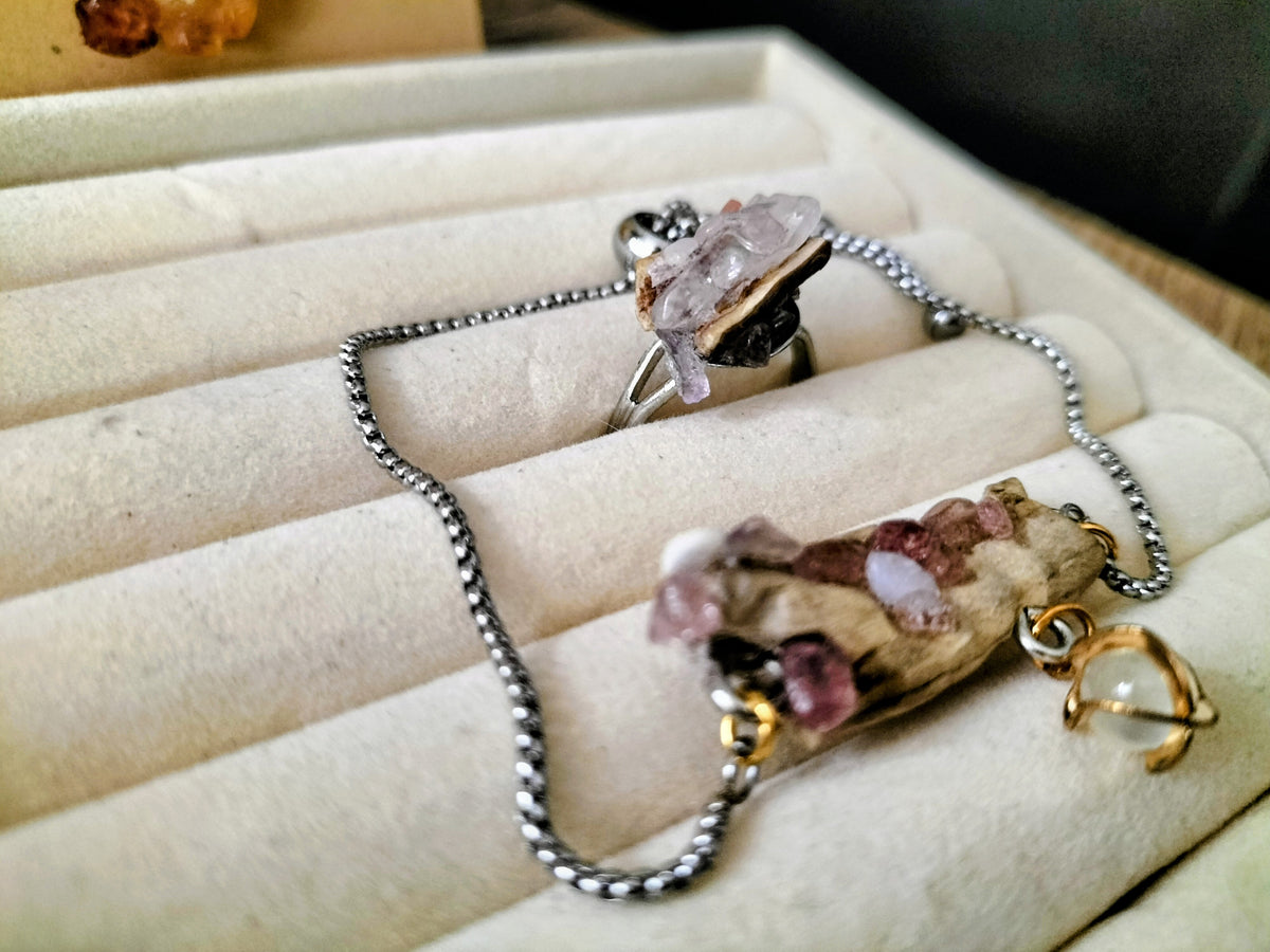 Ensemble de bijoux amulette